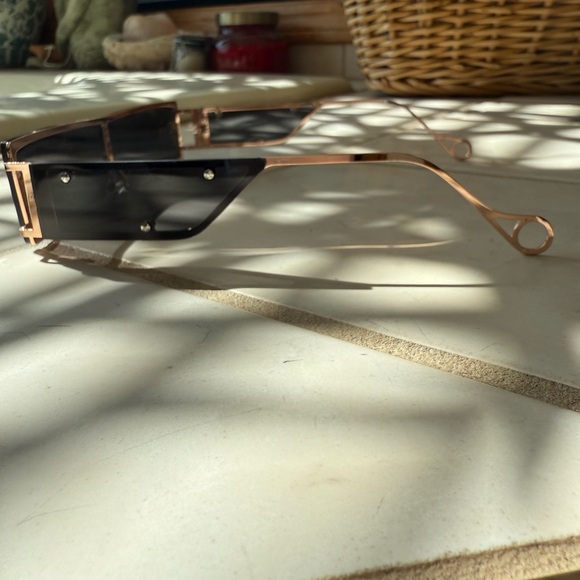 Black Rectangular Sunglasses - Picture 2 of 4